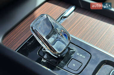 Внедорожник / Кроссовер Volvo XC60 2023 в 