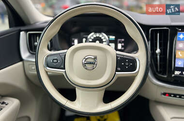 Позашляховик / Кросовер Volvo XC60 2019 в 