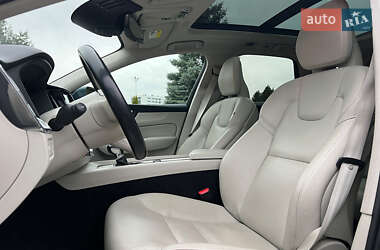 Позашляховик / Кросовер Volvo XC60 2019 в 