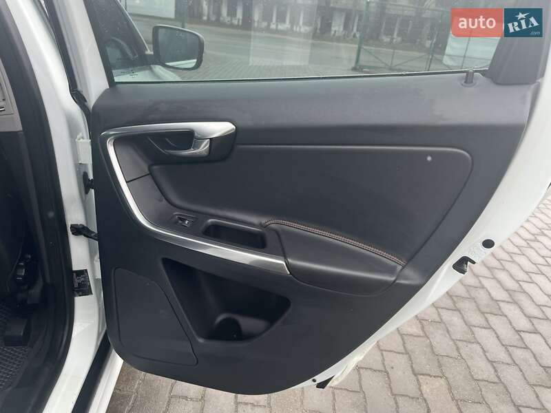 Позашляховик / Кросовер Volvo XC60 2015 в Києві