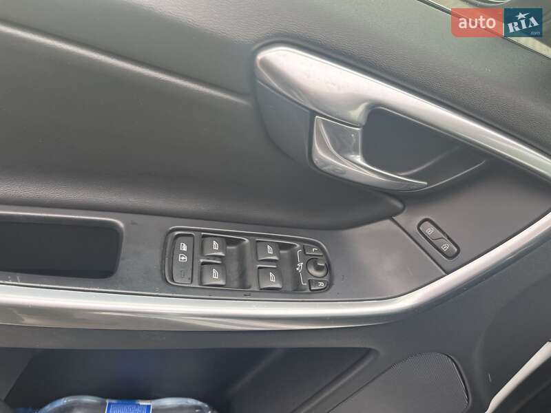 Позашляховик / Кросовер Volvo XC60 2015 в Києві