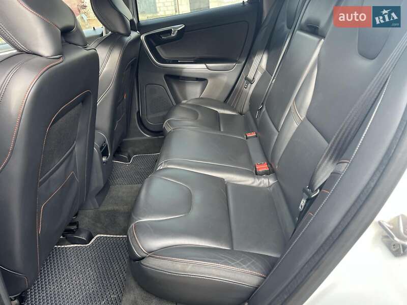 Позашляховик / Кросовер Volvo XC60 2015 в Києві