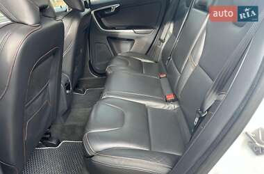 Внедорожник / Кроссовер Volvo XC60 2015 в 