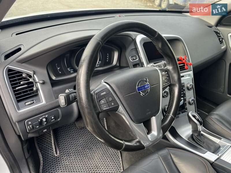 Позашляховик / Кросовер Volvo XC60 2015 в Києві