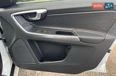 Внедорожник / Кроссовер Volvo XC60 2015 в 