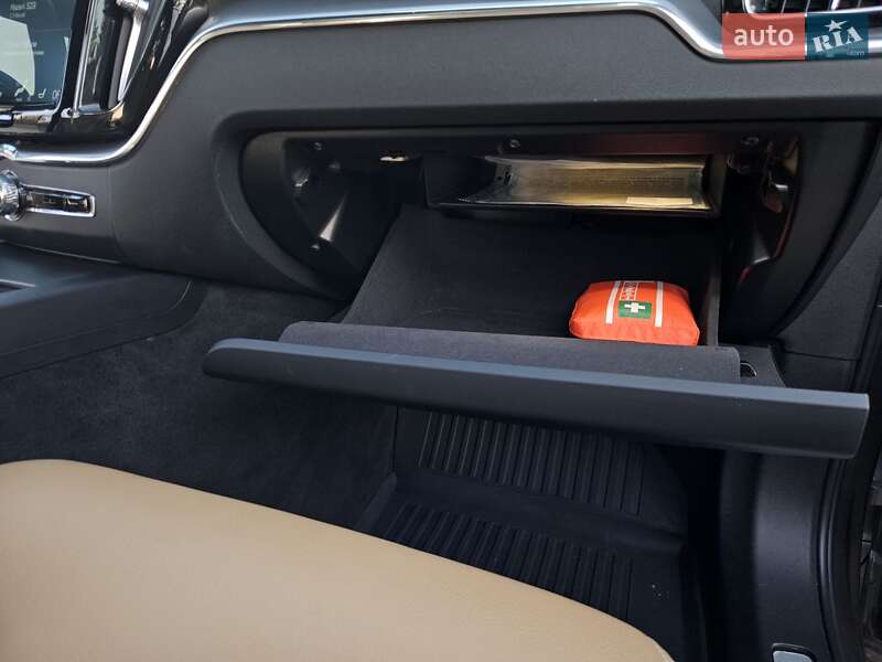 Внедорожник / Кроссовер Volvo XC60 2018 в Бучаче