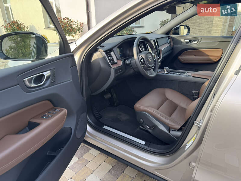 Внедорожник / Кроссовер Volvo XC60 2024 в Ужгороде