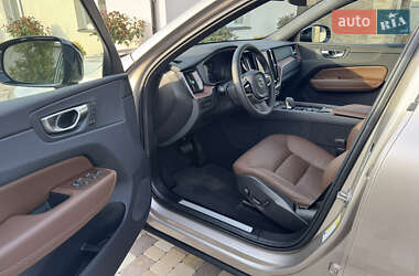 Позашляховик / Кросовер Volvo XC60 2024 в 