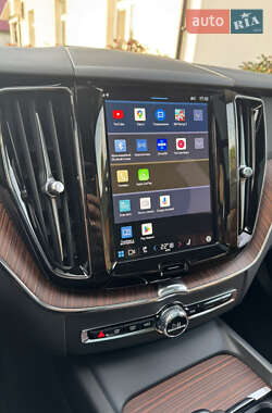 Позашляховик / Кросовер Volvo XC60 2024 в 