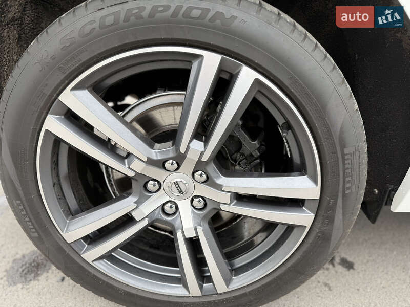 Внедорожник / Кроссовер Volvo XC60 2018 в Киеве фото 35 Внедорожник / Кроссовер Volvo XC60 2018 в Киеве