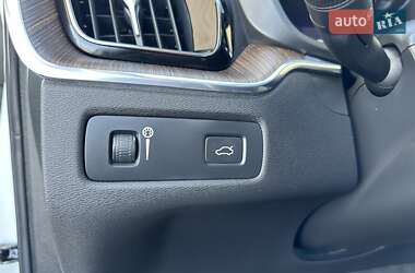 Внедорожник / Кроссовер Volvo XC60 2022 в 