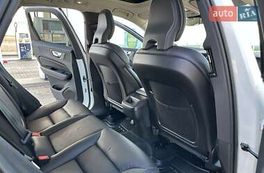 Внедорожник / Кроссовер Volvo XC60 2022 в 