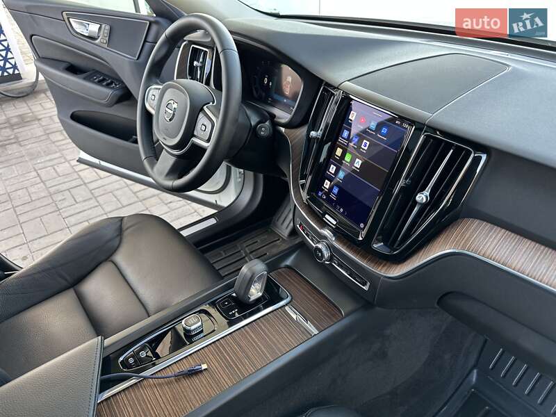 Позашляховик / Кросовер Volvo XC60 2022 в Дніпрі