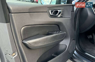 Внедорожник / Кроссовер Volvo XC60 2017 в 