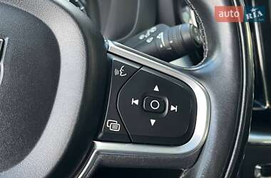 Внедорожник / Кроссовер Volvo XC60 2017 в 