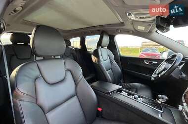 Внедорожник / Кроссовер Volvo XC60 2017 в 