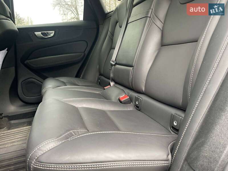 Внедорожник / Кроссовер Volvo XC60 2021 в Киеве