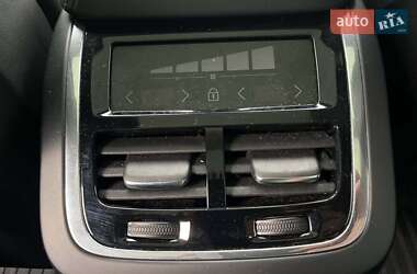 Внедорожник / Кроссовер Volvo XC60 2021 в 