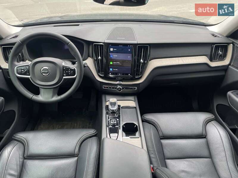 Внедорожник / Кроссовер Volvo XC60 2021 в Киеве