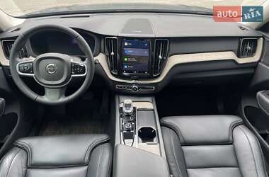 Внедорожник / Кроссовер Volvo XC60 2021 в 