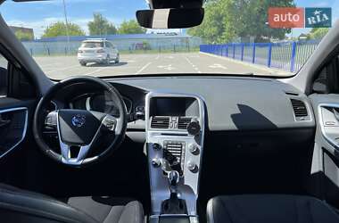 Внедорожник / Кроссовер Volvo XC60 2016 в 