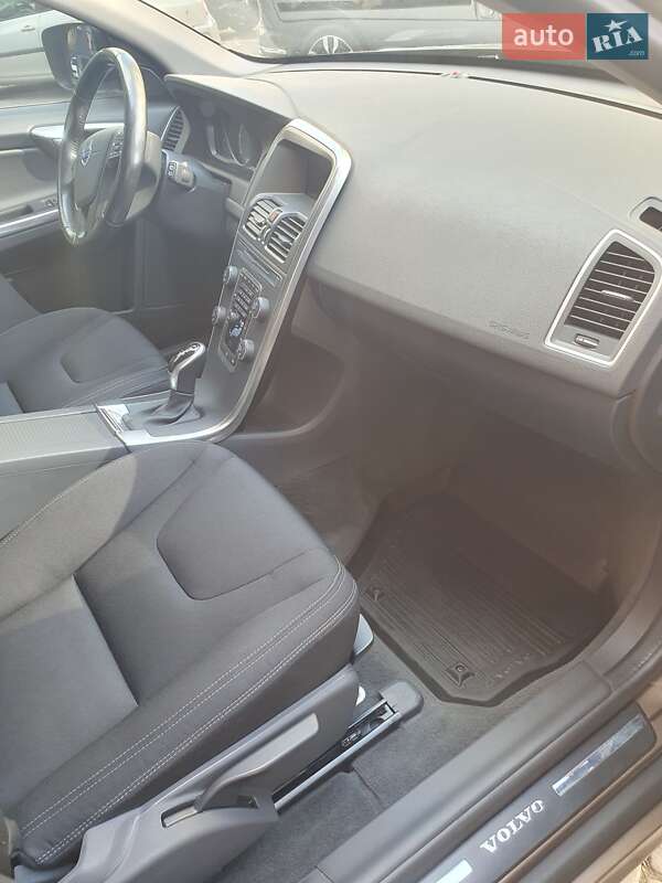 Позашляховик / Кросовер Volvo XC60 2015 в Івано-Франківську