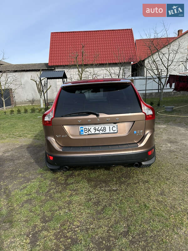 Внедорожник / Кроссовер Volvo XC60 2013 в Ровно