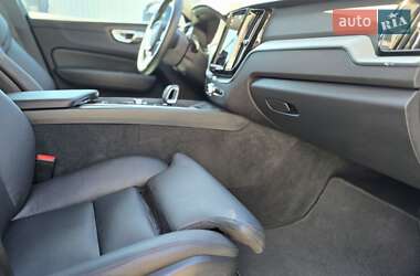 Внедорожник / Кроссовер Volvo XC60 2022 в 