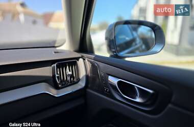 Внедорожник / Кроссовер Volvo XC60 2022 в 