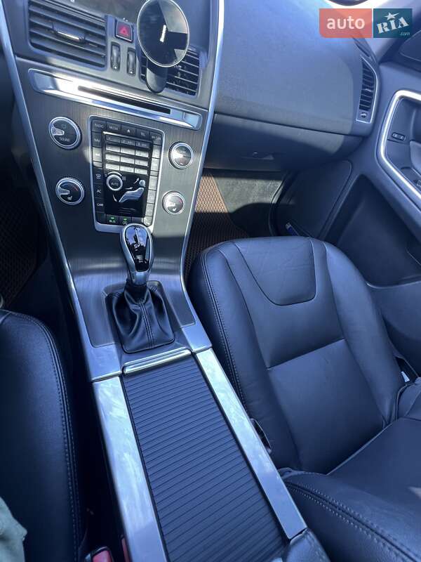 Позашляховик / Кросовер Volvo XC60 2015 в Києві