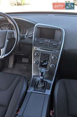 Внедорожник / Кроссовер Volvo XC60 2015 в 