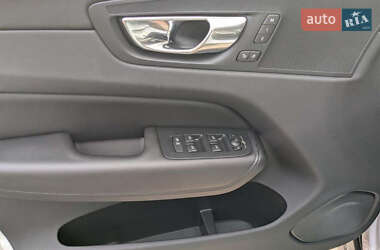 Внедорожник / Кроссовер Volvo XC60 2020 в 