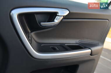 Позашляховик / Кросовер Volvo XC60 2017 в 