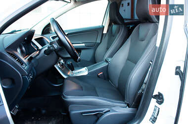 Внедорожник / Кроссовер Volvo XC60 2010 в 