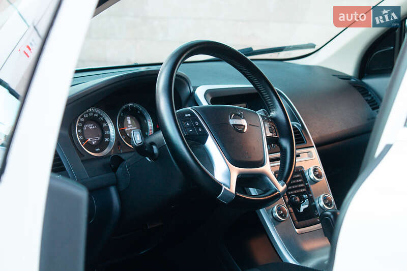 Внедорожник / Кроссовер Volvo XC60 2010 в Киеве
