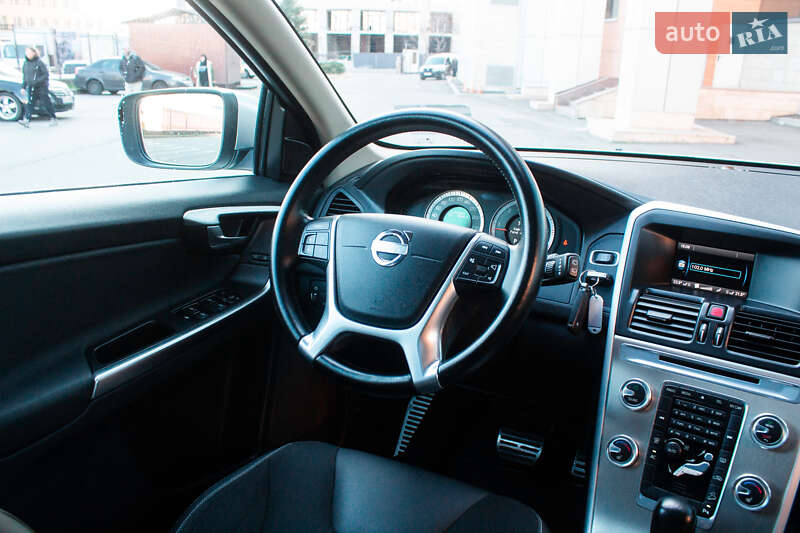 Внедорожник / Кроссовер Volvo XC60 2010 в Киеве