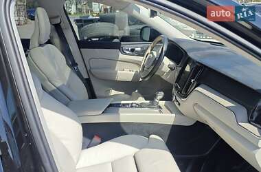 Внедорожник / Кроссовер Volvo XC60 2020 в 