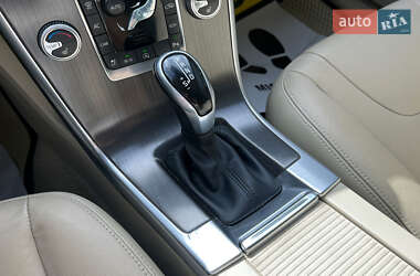 Внедорожник / Кроссовер Volvo XC60 2015 в 