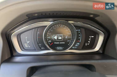 Внедорожник / Кроссовер Volvo XC60 2015 в 