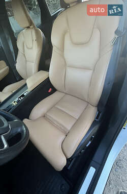 Внедорожник / Кроссовер Volvo XC60 2019 в 