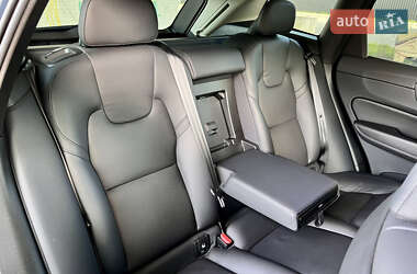 Внедорожник / Кроссовер Volvo XC60 2023 в 