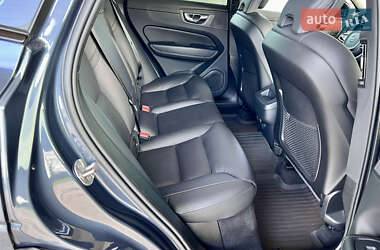 Внедорожник / Кроссовер Volvo XC60 2023 в 