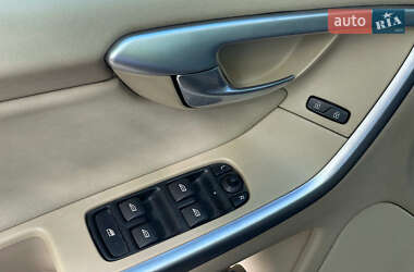 Позашляховик / Кросовер Volvo XC60 2011 в 