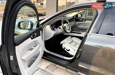 Внедорожник / Кроссовер Volvo XC60 2018 в 