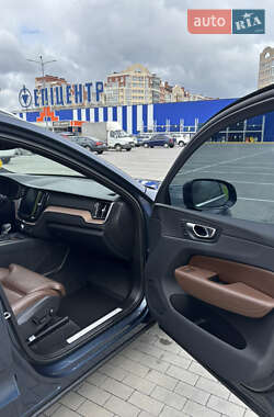 Позашляховик / Кросовер Volvo XC60 2019 в 