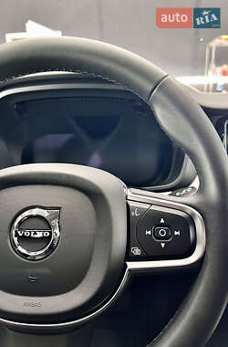 Внедорожник / Кроссовер Volvo XC60 2023 в 