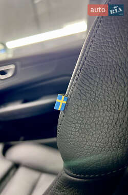 Внедорожник / Кроссовер Volvo XC60 2023 в 