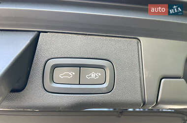 Внедорожник / Кроссовер Volvo XC60 2023 в 