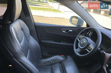 Внедорожник / Кроссовер Volvo XC60 2023 в 
