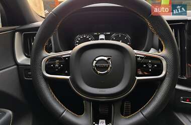 Позашляховик / Кросовер Volvo XC60 2017 в 